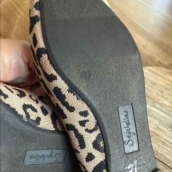 Seychelles Brown Leopard Print Flats - Picture 5 of 6